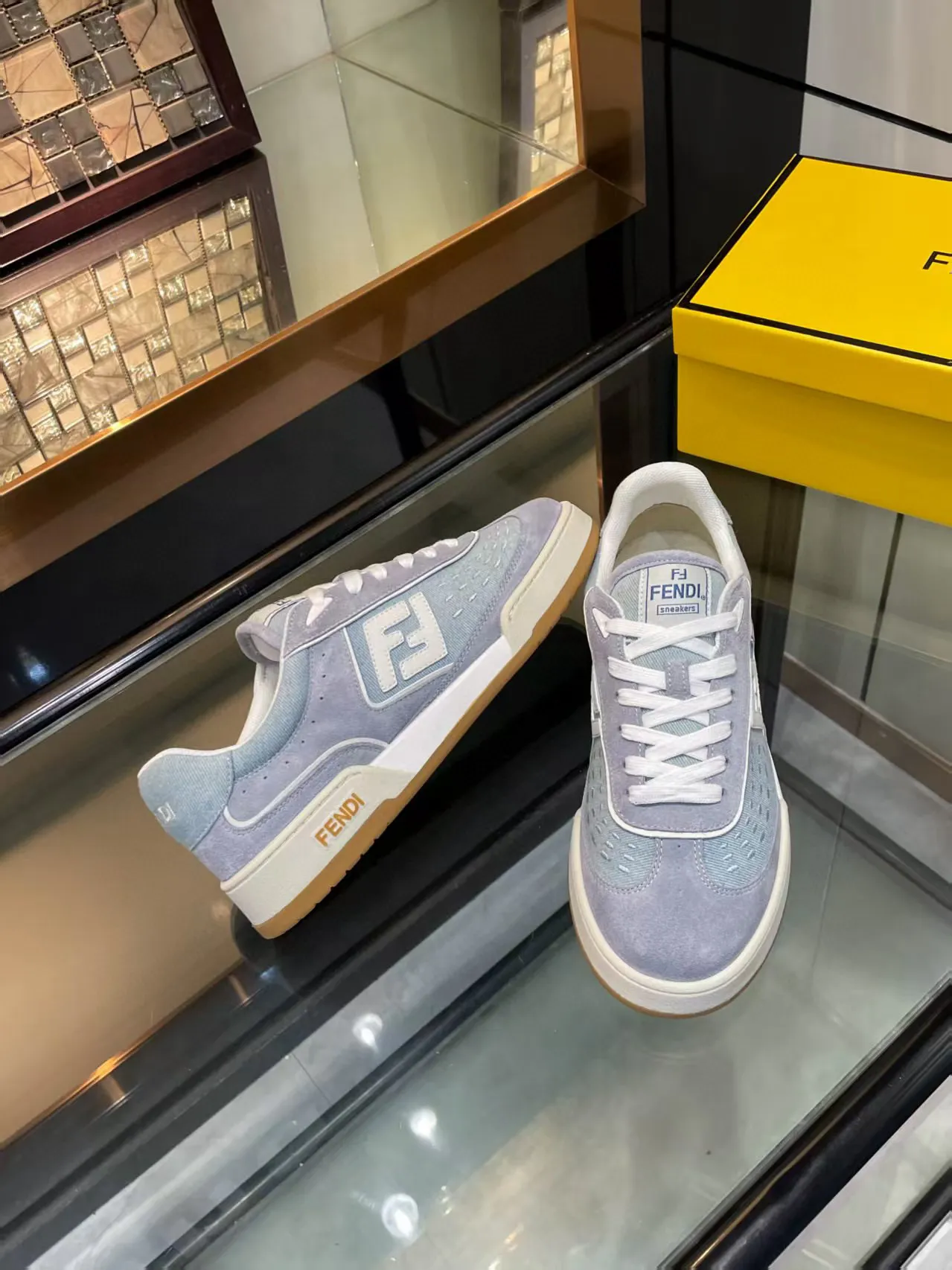 Factory price: 600💰Top version for couples Fendi 2025 New Year Hot Series [Couples👫Casual Sports Shoes] FD match Original Purchased One to One Reproduction The first sports shoe fendi match created by designer Kim Jones and Donkey Brand Trainer basketball sneakers, fresh blood injected with FF retro design Super good-looking and versatile, the upper is made of cowhide and cowhide splicing combination, with raised double F on the side The logo lining is made of terry velvet ✔️ Super soft on the feet, lightweight, comfortable to match with sweatshirts, Fabric: Cowhide ➕ Cow color matching, Outsole: Original open mold multi-color color matching sole, Packaging: Original full set of packaging, Size: Women's 35-40 / Men's 38-44, customized 45